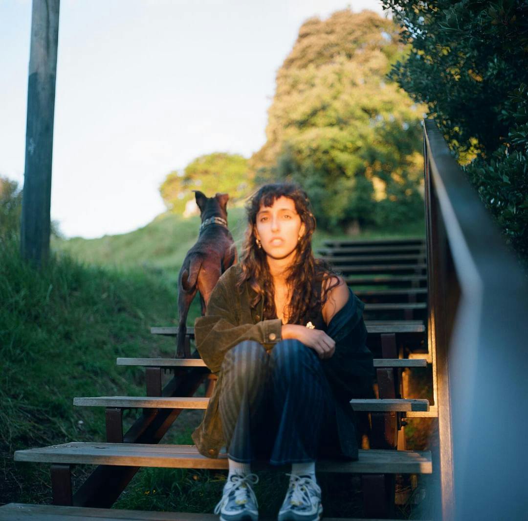 Tāmaki Makaurau artist Elisa releases her sophomore single ‘What am I’.