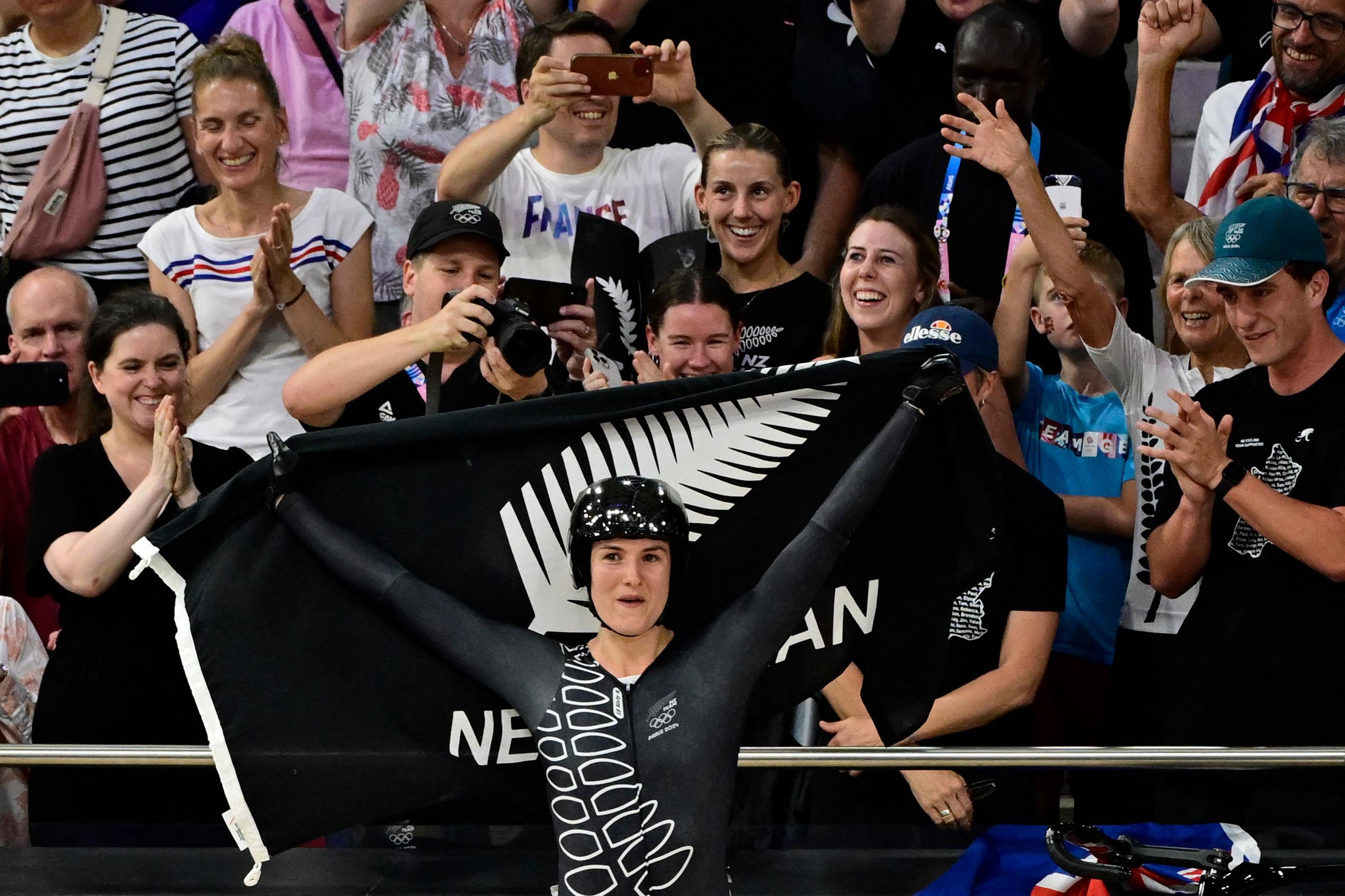 New Zealand's Ellesse Andrews celebrates after winning the women's track cycling keirin final for gold of the Paris 2024 Olympic Games at the Saint-Quentin-en-Yvelines National Velodrome in Montigny-le-Bretonneux, south-west of Paris, on August 8, 2024. (Photo by John MACDOUGALL / AFP)