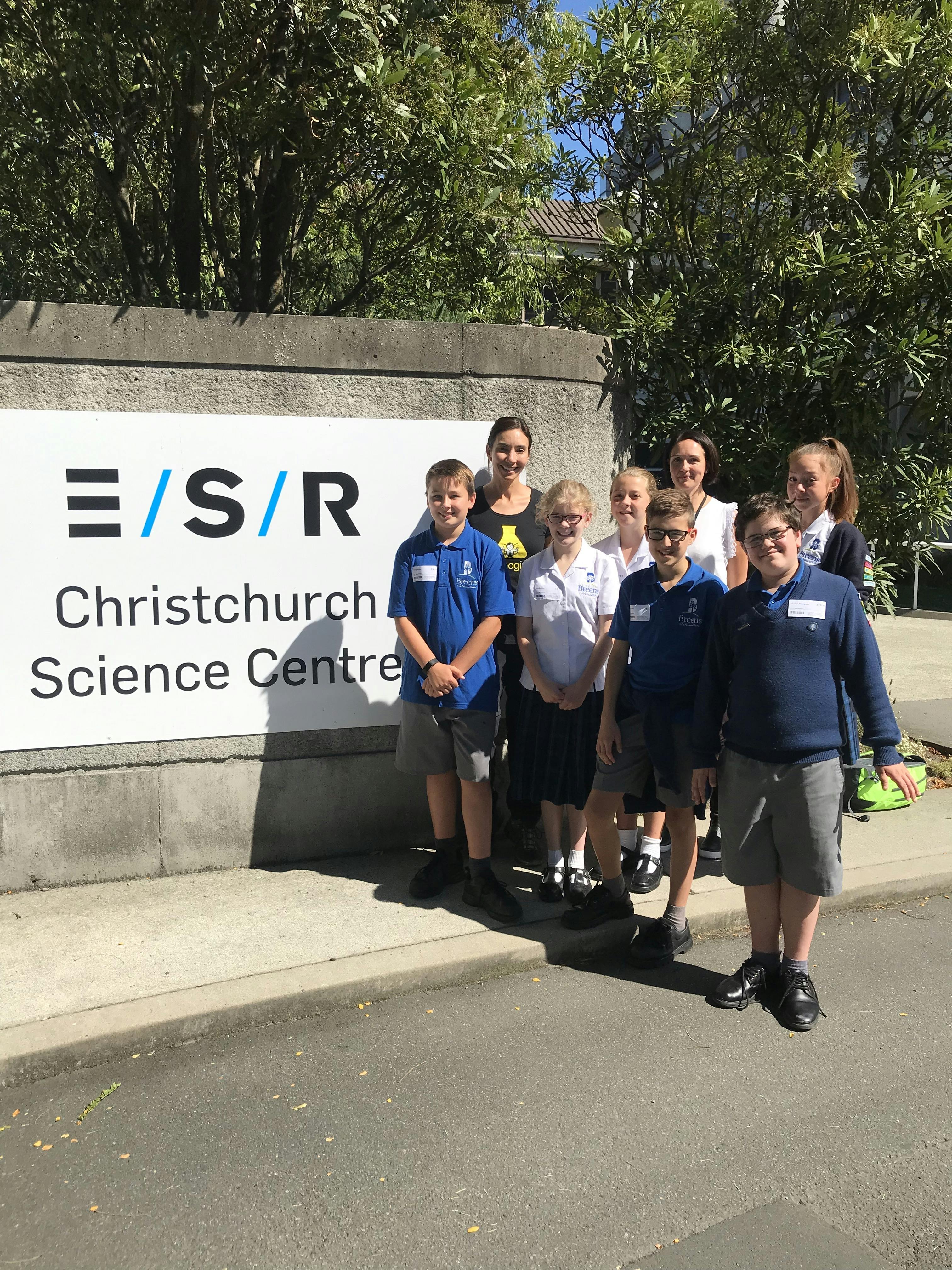 Nanogirl and Dr Olga Pantos with students from Breen Intermediate including; Katie Blackburn, Connor Thompson, Jacob Mullen, Morgan Fryer, Meg Buckler, Emma Coe