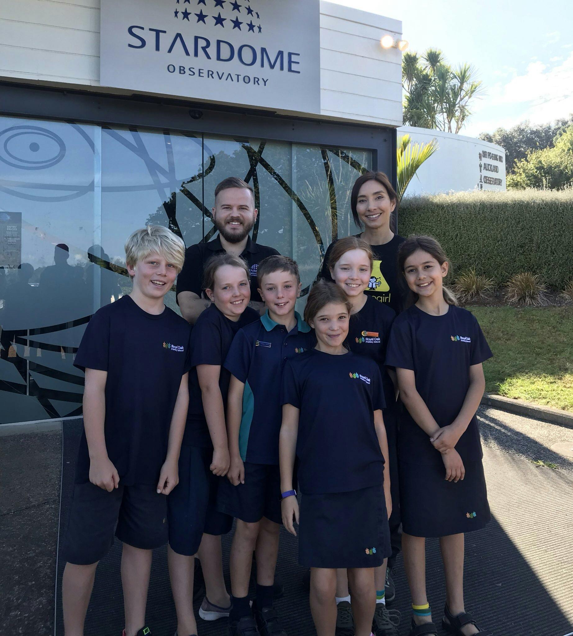 Nanogirl and Stardome's Josh Kirkley with students from Royal Oak Primary School, including; Zoe Weisz-Emmett, Isla McLeod, Luke Matuschka, Christina Pavlidou, Chloe Boyd, Adam Bolland