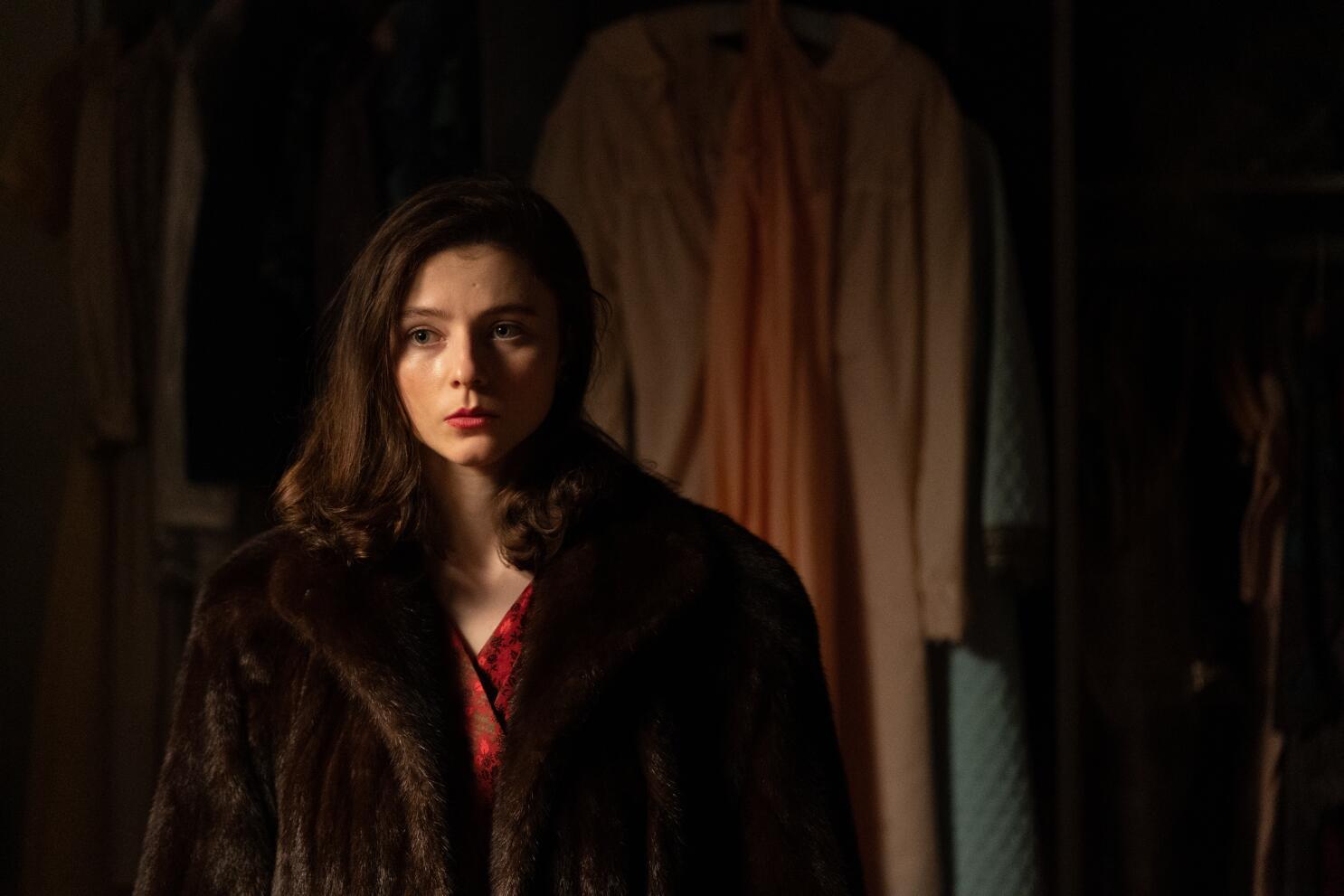 Thomasin McKenzie in the movie Eileen.